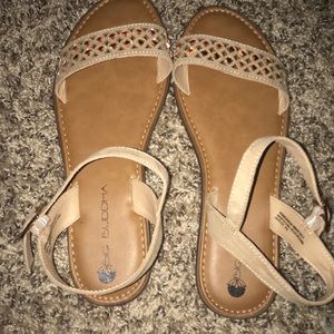 Nude flat sandals